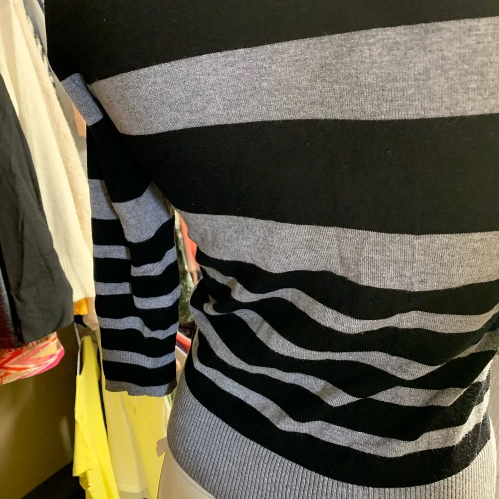 Red top - Picture 4 of 4